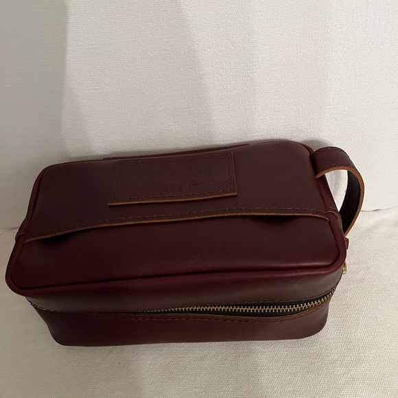 Gent’s leather Dopp Kit . - Picture 3 of 9